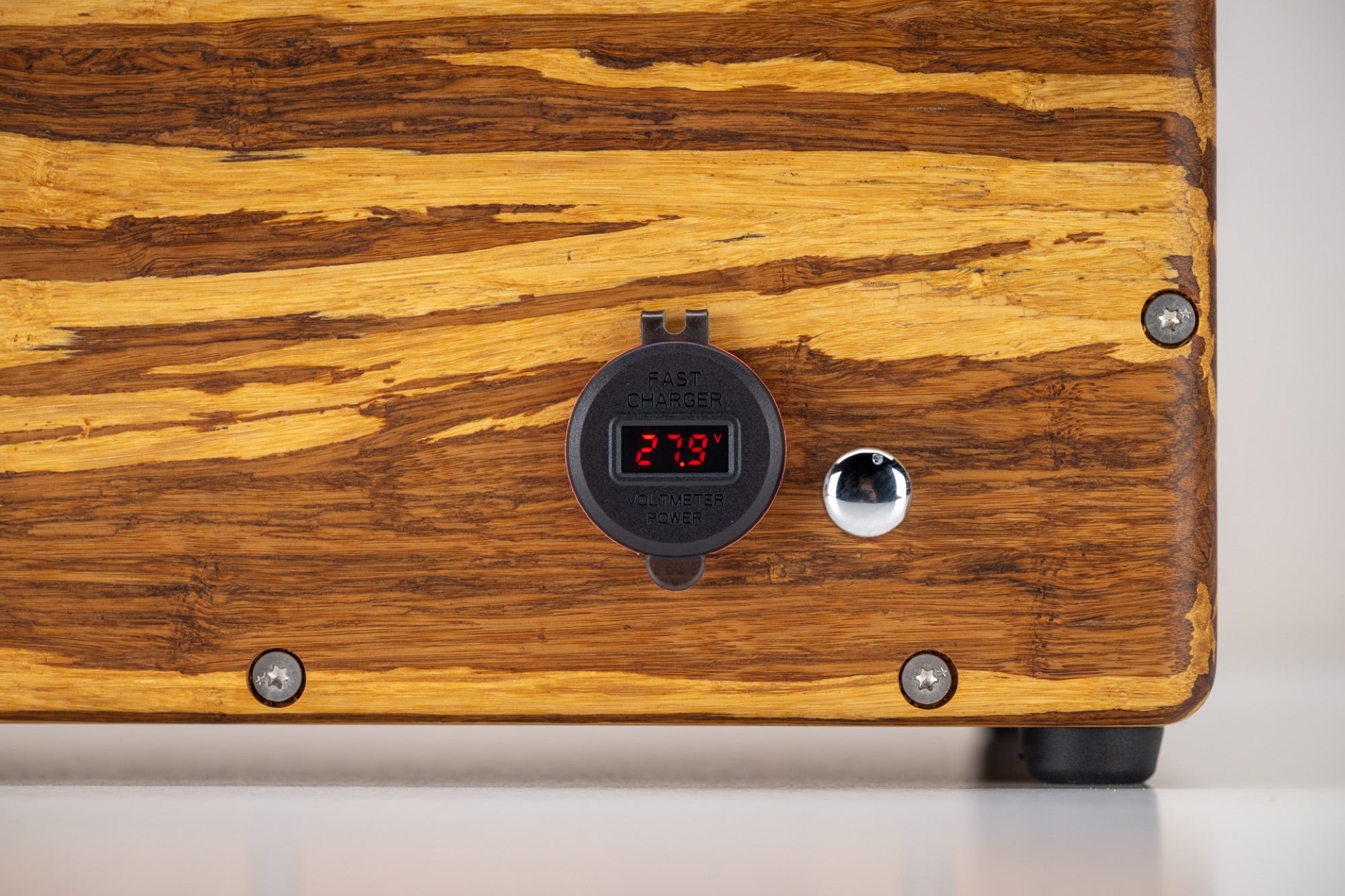 iBox XC voltmeter