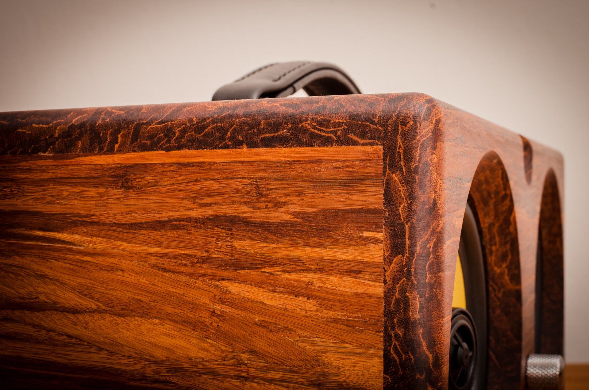 Best airplay speaker 2015 review wifi bluetooth speakers aptx new latest ultimate coolest speakers available wood solid woods wooden vintage hipster audiophile tk2050 sta508 sta516 tripath amplifier guitar amplifier HD sound music high resolution Thodio