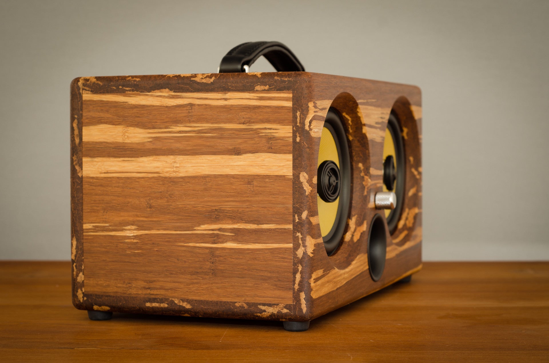 Best airplay speaker 2015 review wifi bluetooth speakers aptx new latest ultimate coolest speakers available wood solid woods wooden vintage hipster audiophile tk2050 sta508 sta516 tripath amplifier guitar amplifier HD sound music high resolution boombox